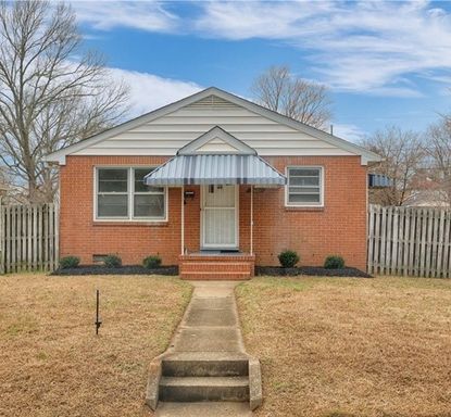 Cozy, 3 Bedroom Brick Cape in Fulton Hill Available in July! – photo 1