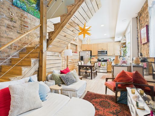 Rare 2-bedroom, 1-bath home on W Clay Available September 15th! – photo 1