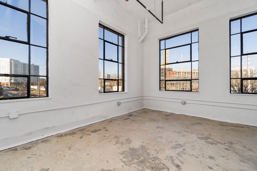 Newly Renovated Apartment One Bedroom in Manchester! 3-2-1 Move in Special! – photo 1