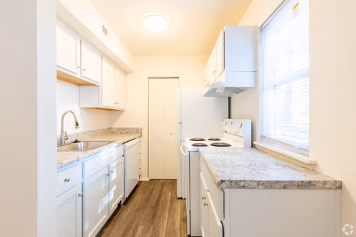 Updated One Bedroom Available in September! Security deposit alternative available!! – photo 1