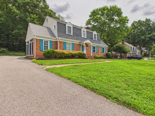 Large 4-bedroom home in the West End available NOW! – photo 1