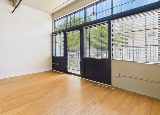 Charming One Bedroom w/ Patio in Manchester! Security Deposit Alternative Available for Qualified Renters! – photo 1