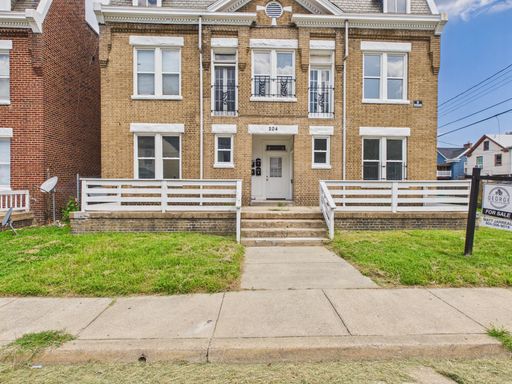 Newly Renovated 3 bedroom Unit in Richmond AVAILABLE NOW!!! – photo 1