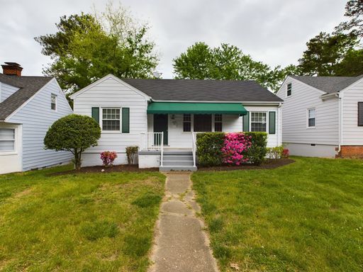Charming West End Cape Near U of R Available NOW! – photo 1