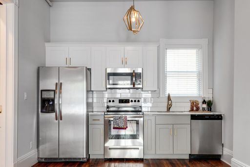 Stunning, Fully Renovated Fan District Studio Apartment Available August! Security deposit alternative available! – photo 1