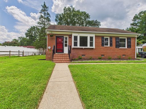 Recently Renovated 3 Bedroom Brick Ranch Available September 17th!!! – photo 1