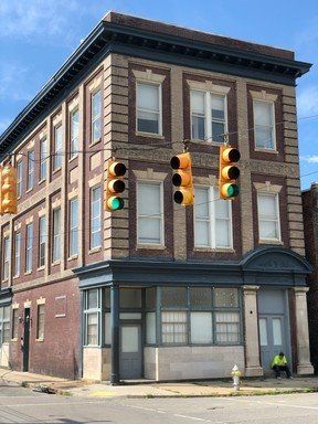 1/2 OFF the 1st full months' rent! Two-Bedroom Apartment in Jackson Ward Available in August! Most utilities included! – photo 1