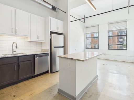 Renovated Two Bed Two Bath in Manchester! Available in Now! 3-2-1 Move in Special! – photo 1