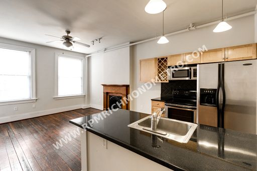 Downtown One Bedroom Apartment Available in August! – photo 1