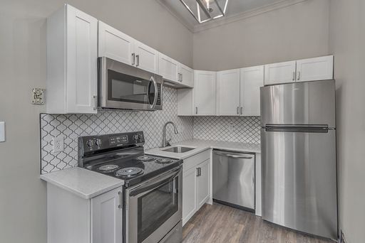 Beautiful One Bedroom in the FAN AVAILABLE JULY 31!!! – photo 1