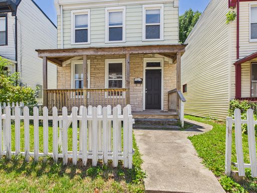 3 bed, 1.5 bath home available NOW! – photo 1