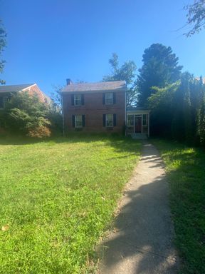 Awesome 3 Bedroom House in the Near West End Available September 15th! – photo 1