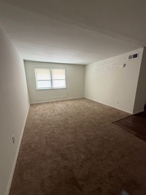Charming 2nd floor 2bed, 1.5 bath with Washer & Dryer! Available in September !