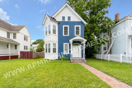 Beautiful, Fully Renovated 2 Bedroom Unit in Northside Available September 24th! – photo 1