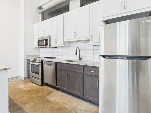 Renovated Manchester Two Bedroom, Two Bathroom! Available in September! 3-2-1 Move in Special & Security deposit alternative available for qualified renters! – photo 1