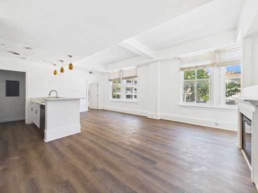 Stylish 2-Bedroom, 2-Bath Residence in Downtown Richmond available NOW! – photo 1