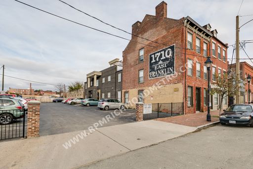 Bright and Spacious 2 Bedroom, 2 Bathroom Apartment with Private Patio in Shockoe Bottom! – photo 1
