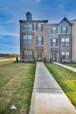Stunning 4 Bed 3.5 Bath Townhome in Midlothian Available Nov 13! – photo 1
