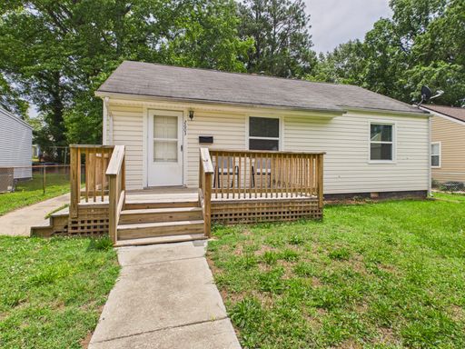 Charming Renovated 3-bedroom Ranch available NOW! – photo 1