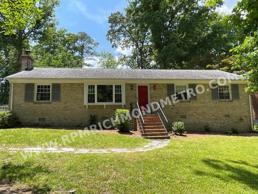 Charming 3 Bedroom 2 Bath Home in Chesterfield Available October 1st!!