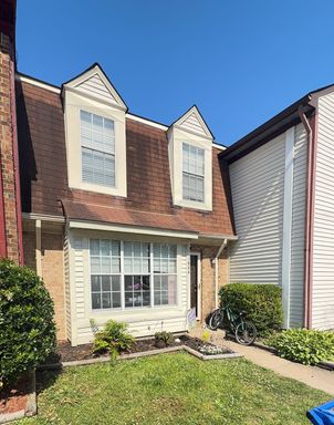 Charming 2 Bedroom 1.5 Bathroom Townhome Located in Virginia Beach Available August 21, 2026 – photo 1