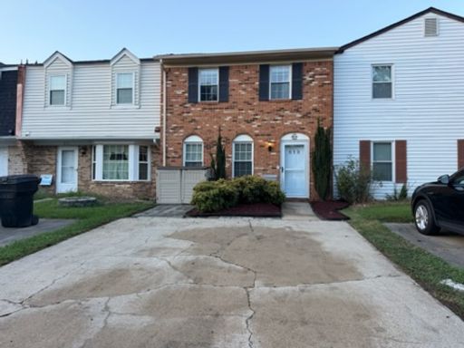 Charming 3 Bedroom 2.5 Bathroom Townhome Located in Virginia Beach VA Available 8/10/2026 – photo 1