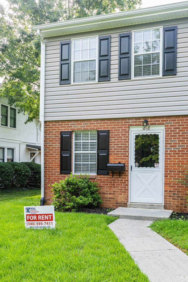 Roanoke Townhome: 1818 Belleville Road