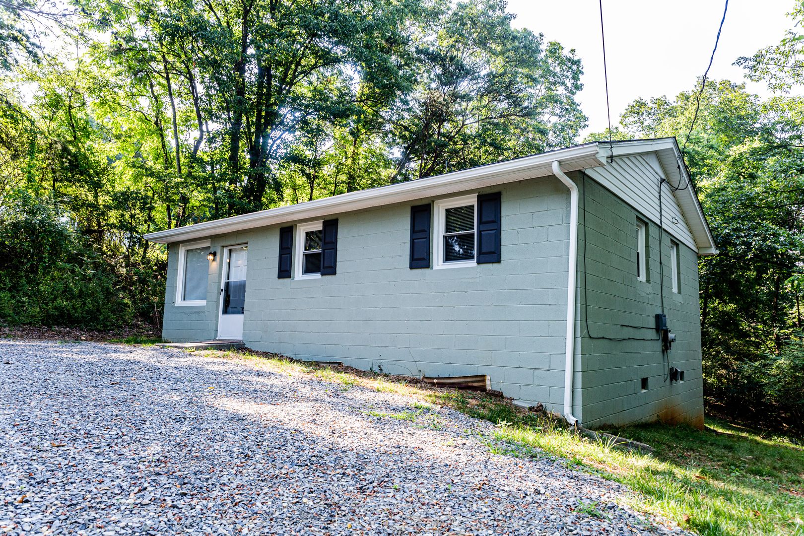 Roanoke House: 4325 Bristol Road