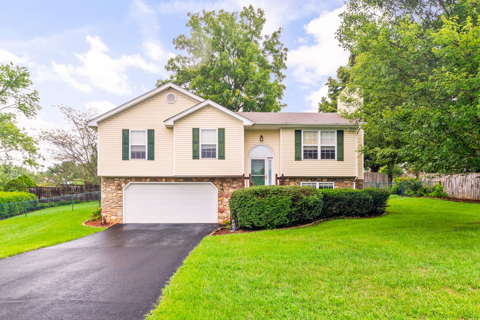 Christiansburg House: 70 Johns Court NW