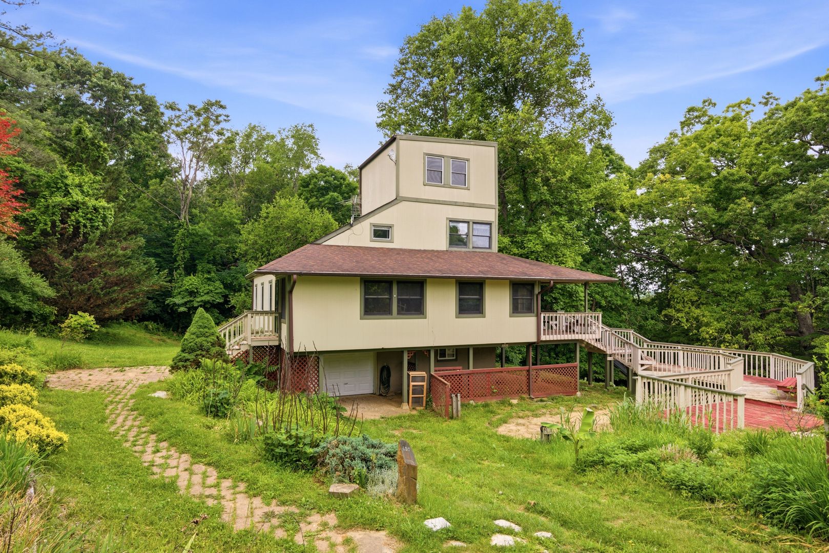 Christiansburg House: 487 Thistle Lane
