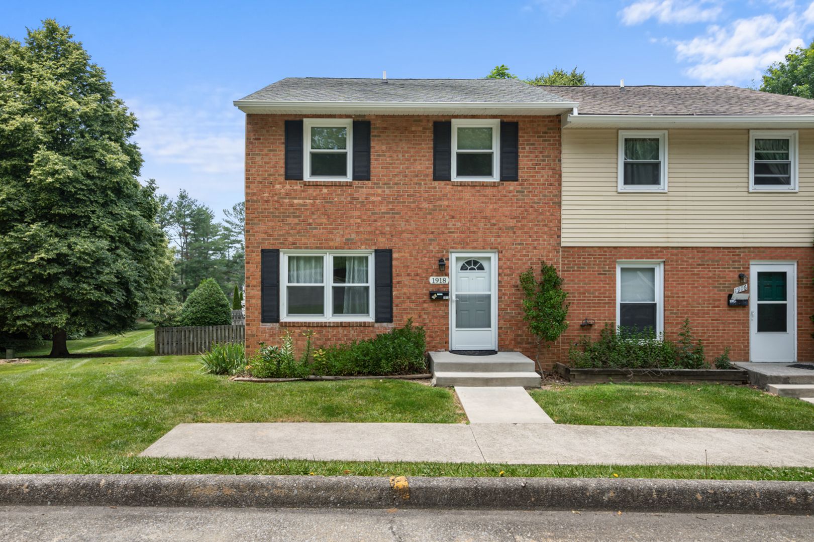 Blacksburg House: 1918 Sussex Road