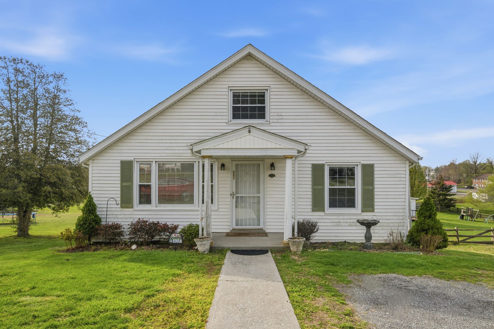 Dublin House: 428 Maple Street