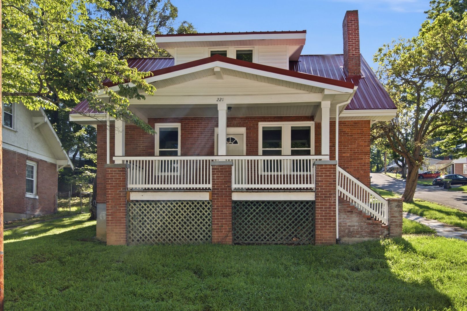 Pulaski House: 221 S Washington Avenue