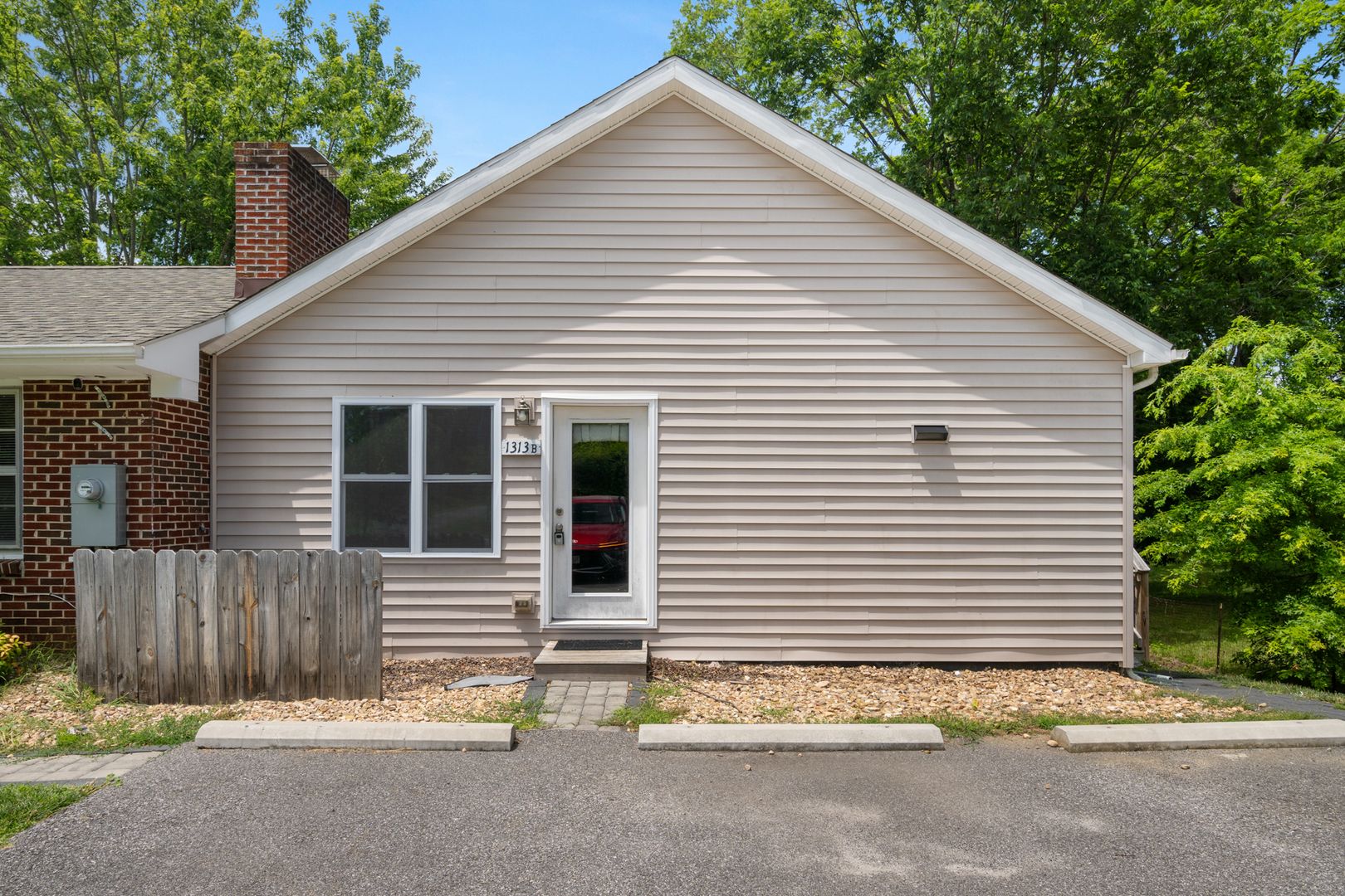 Blacksburg Apartment: 1313 Giles Road