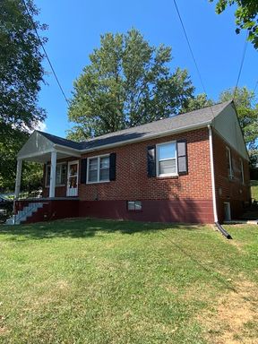Charming 3 Bedroom Rancher in Staunton Available the end of November! – photo 1