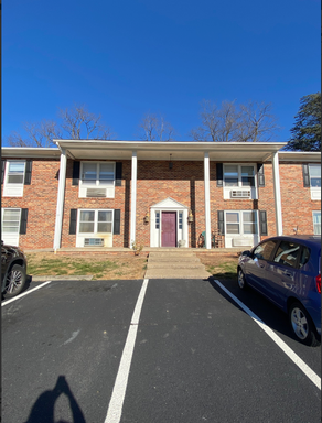 Two Bedroom Apartment in Staunton Available In August!!!