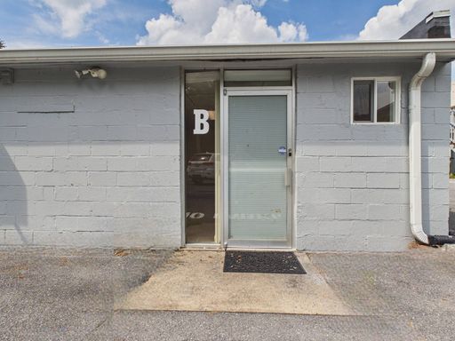 Charming 1-Bedroom Apartment in Convenient Staunton Location – Utilities Included!