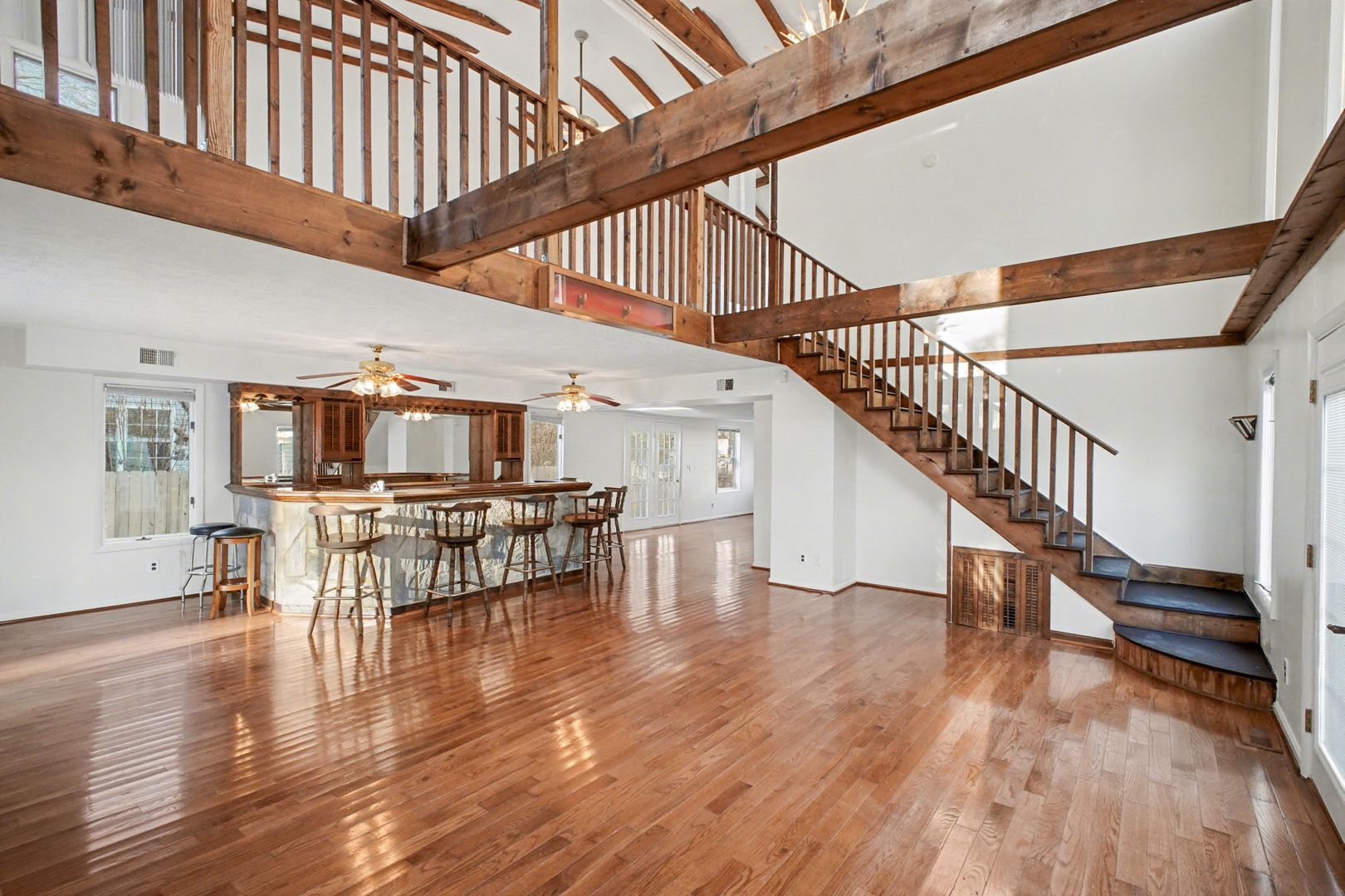 Colonial Beach House: 122 Cedar Ave.