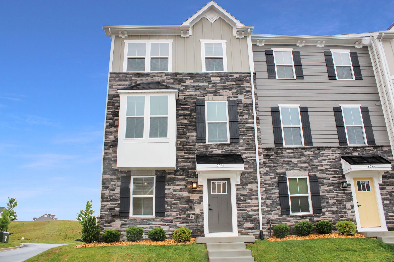 Lockwood Dr 2061 2 of 12