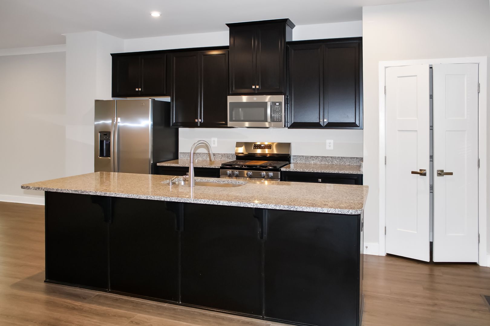 Lockwood Dr 2061 6 of 12