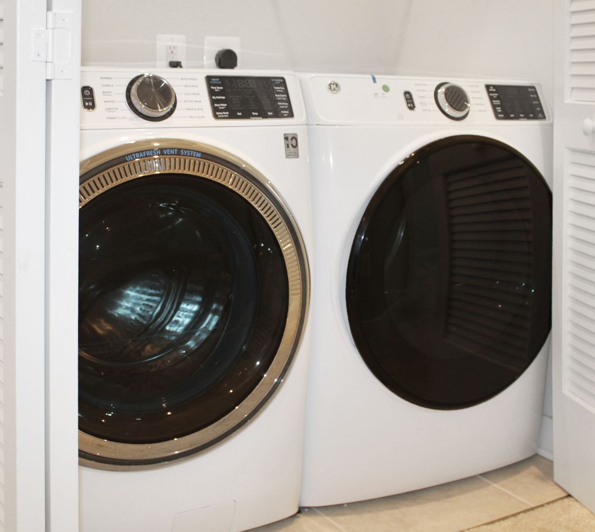 Laundry room at Lockwood Dr 2061