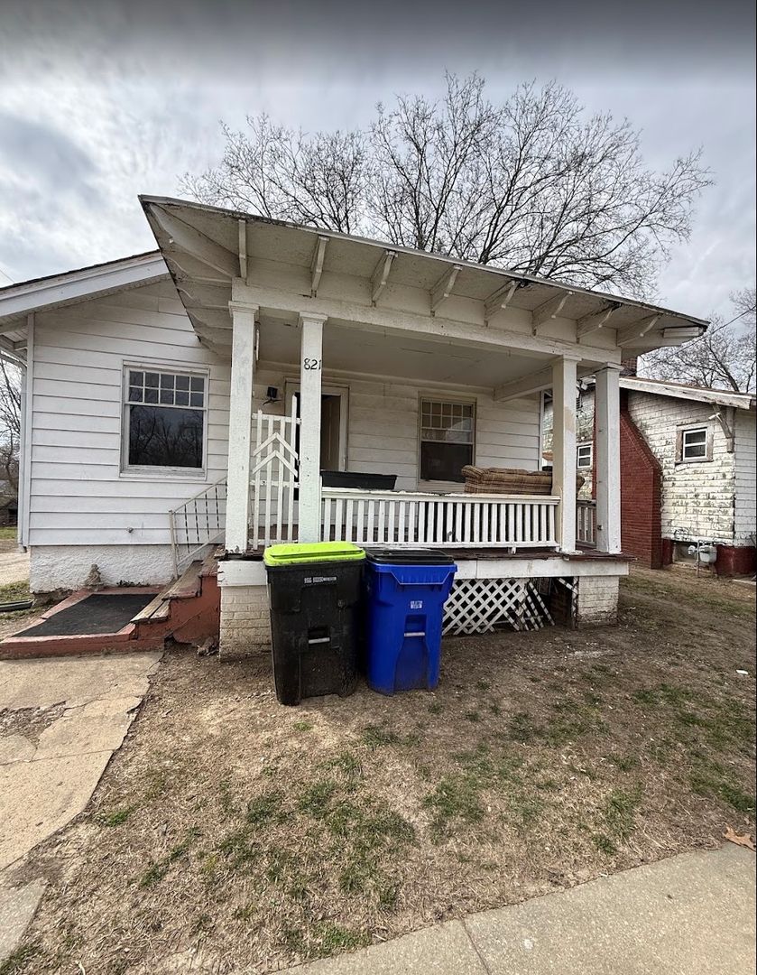 Decatur House: 821 N Oakland Avenue