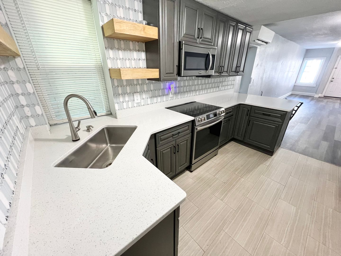 Norfolk House: 1449 Proescher Street