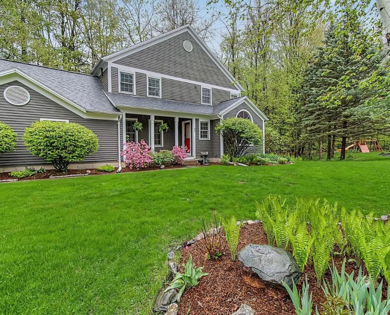Shelburne House: 42 Cardinal Way