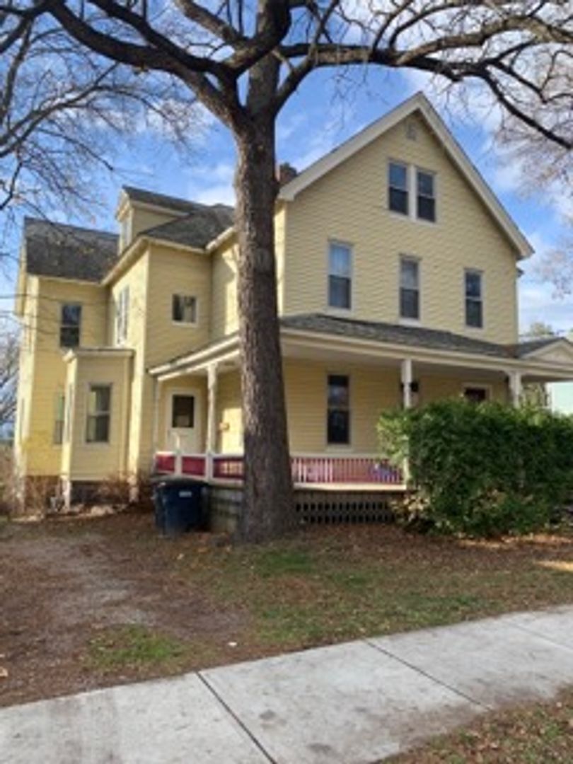 Burlington Apartment: 431-433 South Union Street