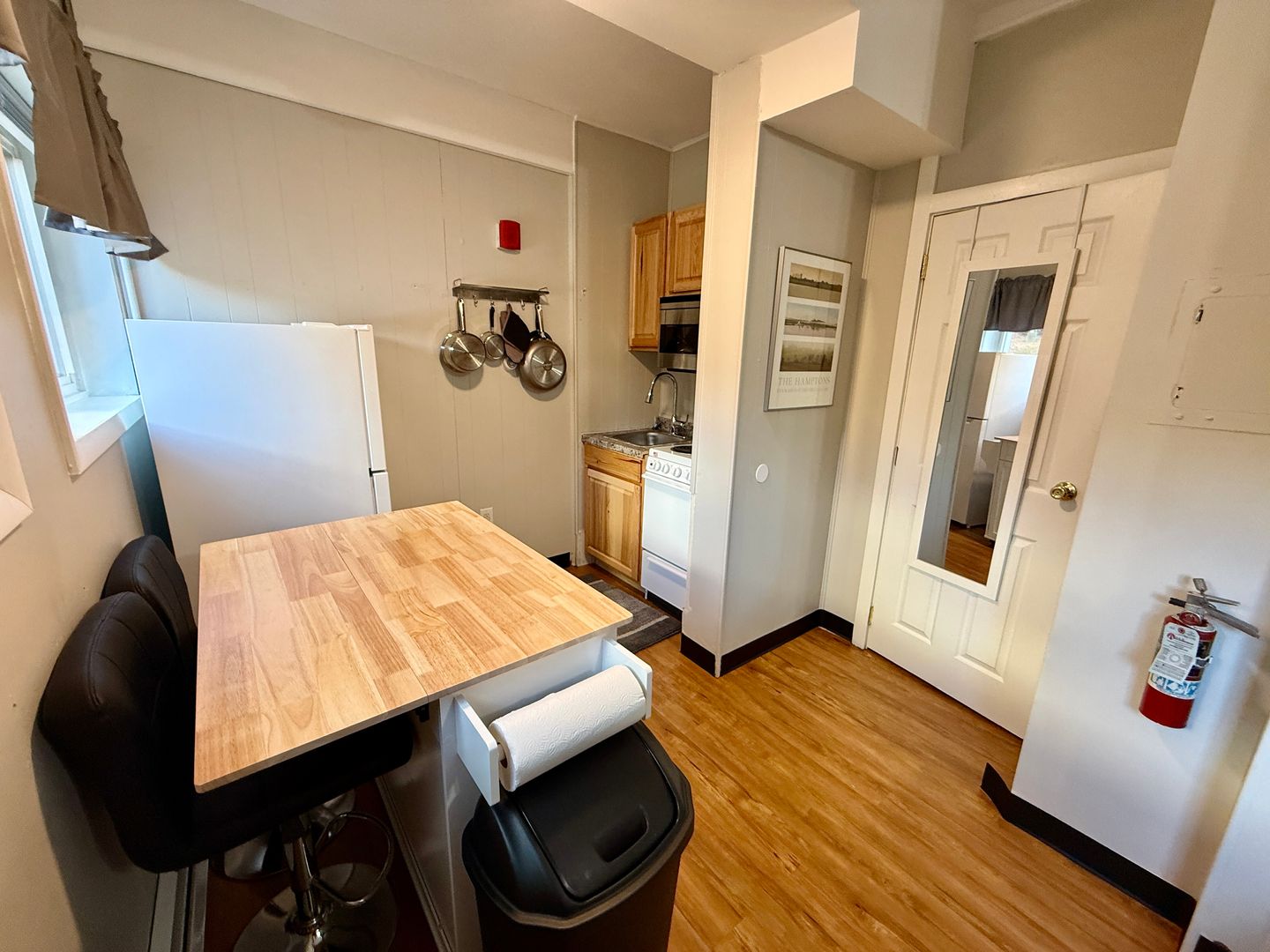 Burlington Apartment: 383 College Street