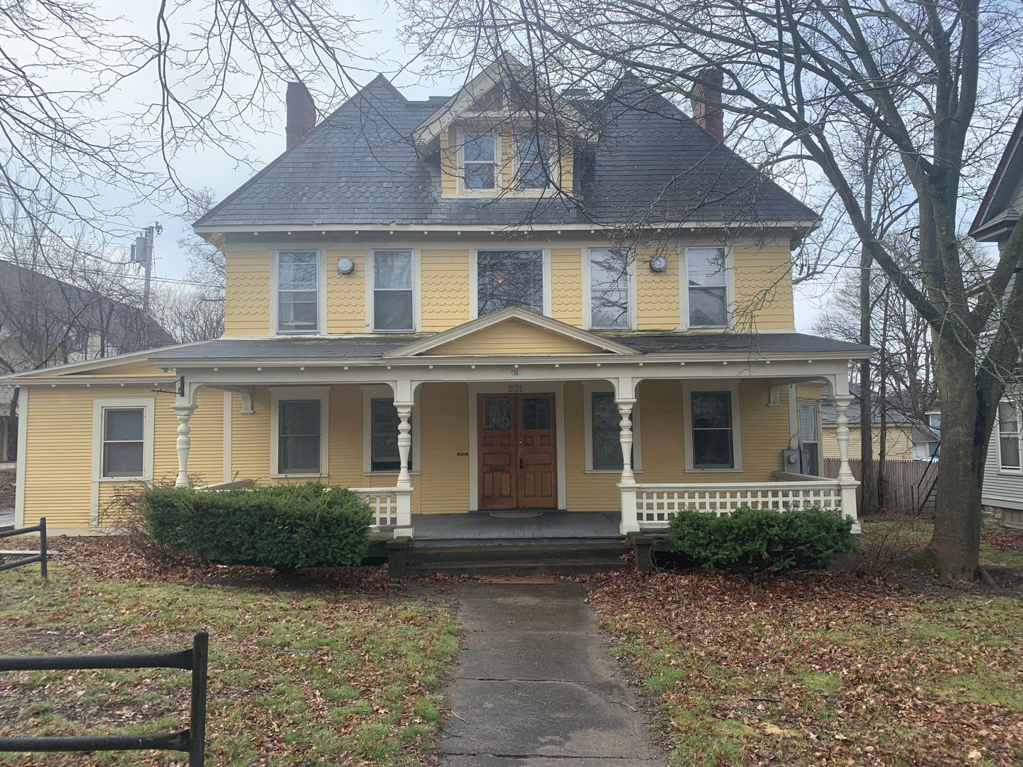 Burlington Apartment: 231 Maple Street