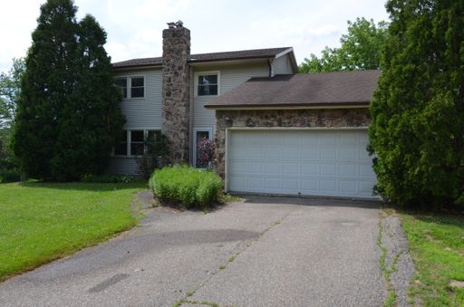 Spacious 4+ Bedroom Single-Family Home in Essex Junction – photo 1