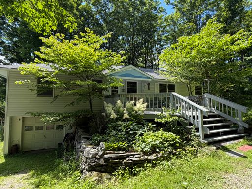 Fully Furnished 3BR Home with Land – Minutes to Burlington