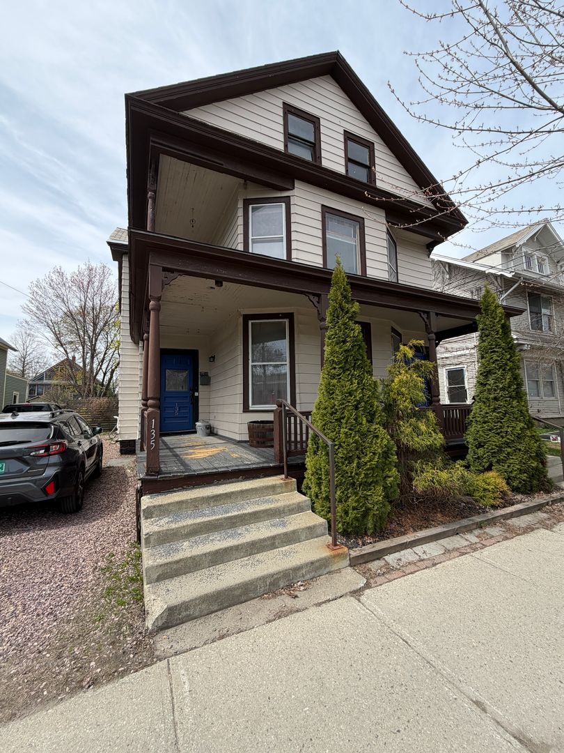 Burlington Apartment: 135-137 North Avenue